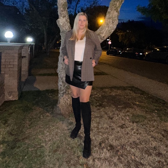Meet your Posher, Erin - Picture 1 of 5